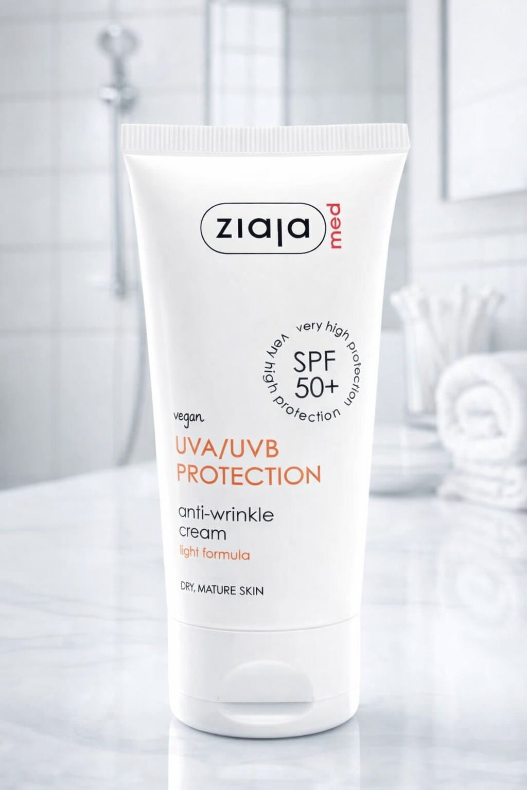 Ziaja Med Kiinteyttävä Kasvovoide SPF50+ 50 ml – Tehokas aurinkosuoja herkälle ja kuivalle iholle